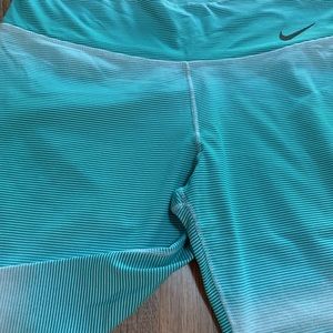 Nike Dri Fit Capri Leggings